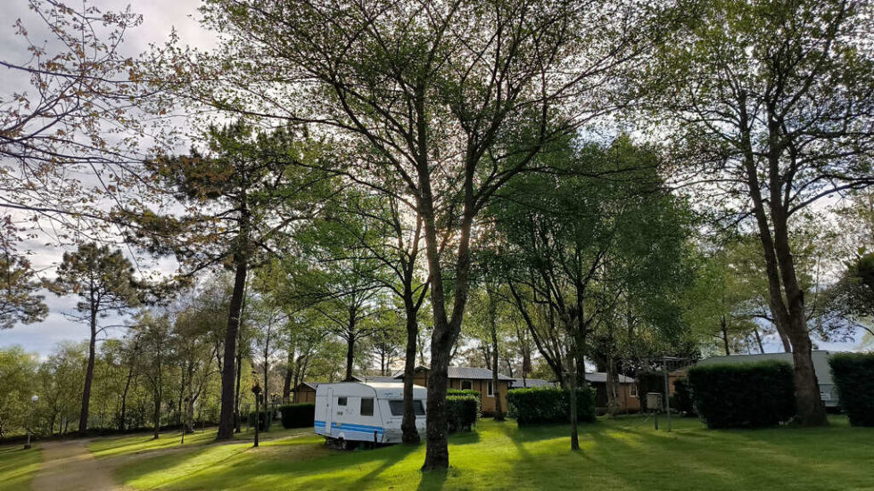 Área de autocaravanas Camping Playa de Otur en Outur, Asturias